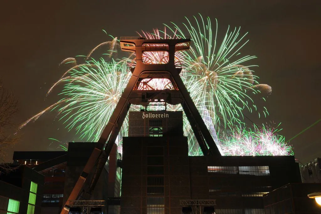 Zeche_Zollverein_Doppelbock._jpg Doppelbock vor Zeche Zollverein in Essen nachts