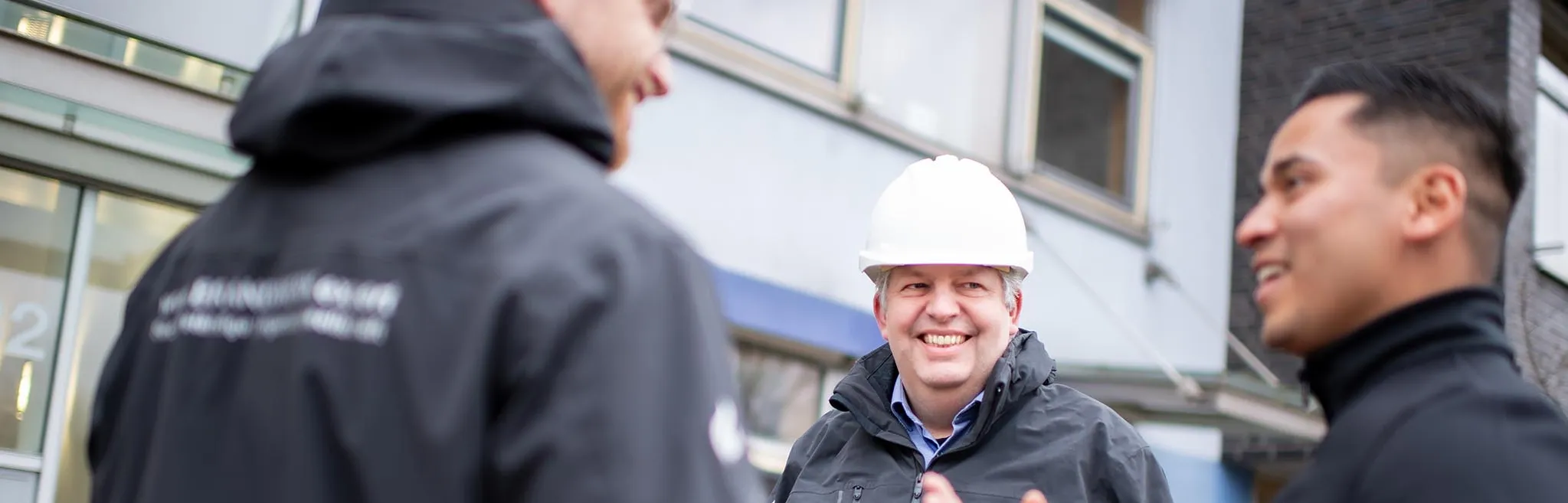 Mitarbeiter von Brandwerk mit Helm