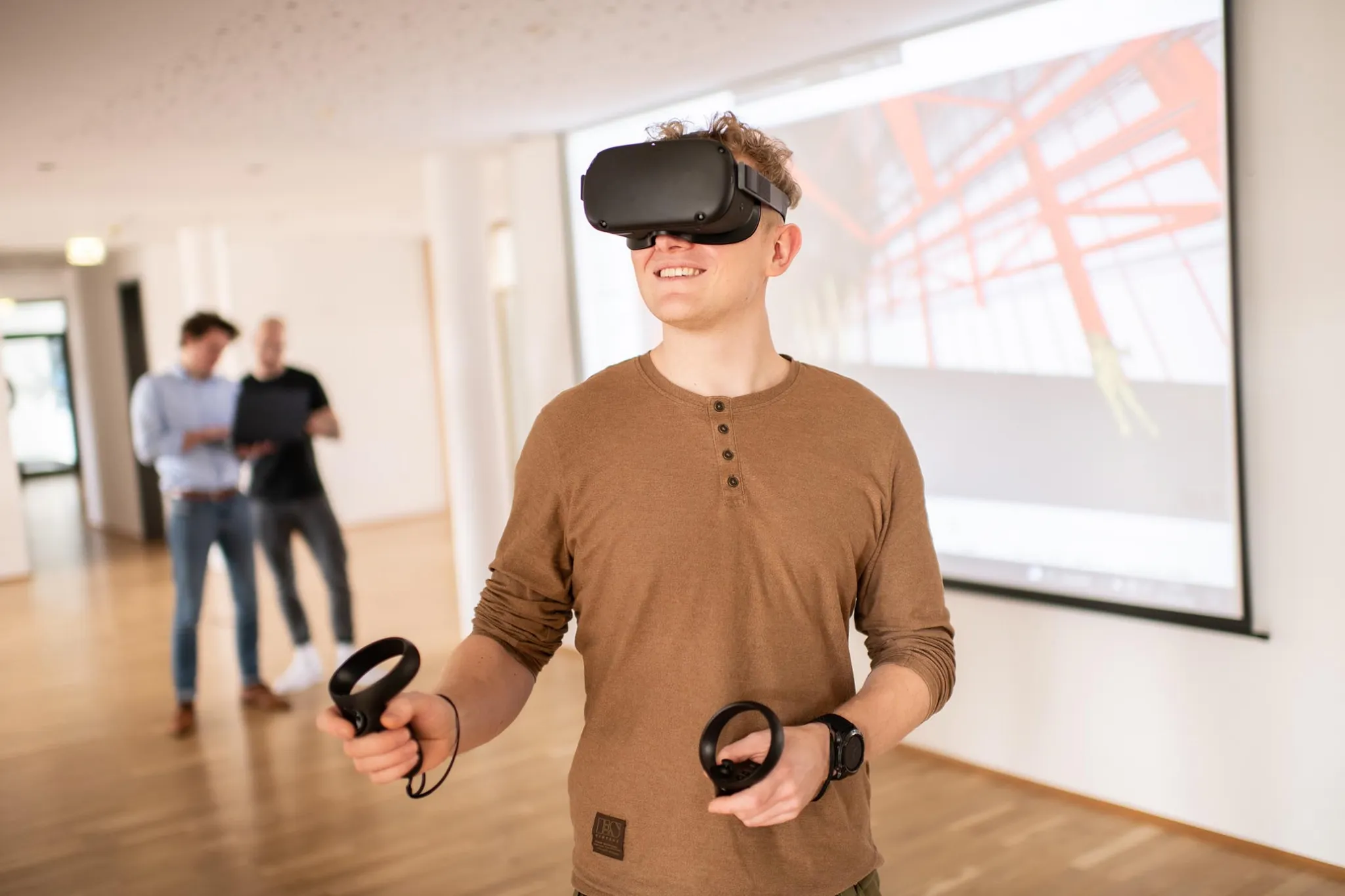 Mitarbeiter mit VR-Brille